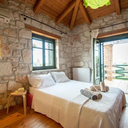 Valory's House - The Stone House Villa Vasilikí