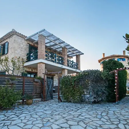 Valory's House - The Stone House Villa