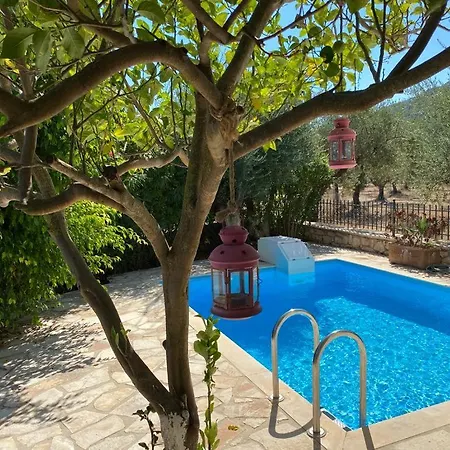 Valory's House - The Stone House Villa *