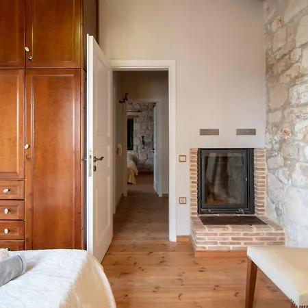Valory's House - The Stone House *